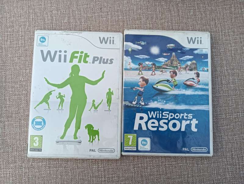 NINTENDO WII Model RVL-001 (EUR) Console, Wii Remote, Power Adapter, RCI Cable, Nunchuk and 2 Games