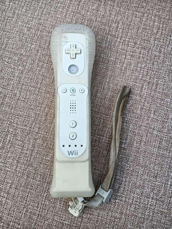 NINTENDO WII Model RVL-001 (EUR) Console, Wii Remote, Power Adapter, RCI Cable, Nunchuk and 2 Games
