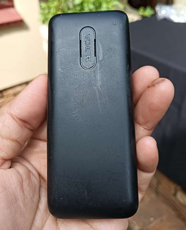 Nokia 105 Keypad Cellphone Working Battery Lasts a Month Charger Included