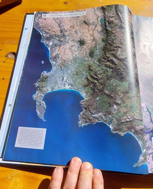 First Edition 2005 Philips Universal Atlas of the World: Hard Outer Case and Hard Cover Binding