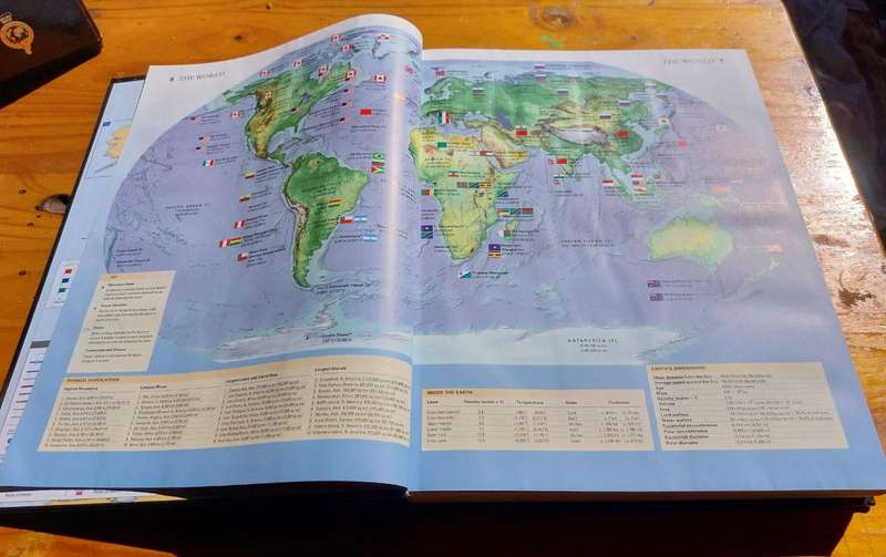 First Edition 2005 Philips Universal Atlas of the World: Hard Outer Case and Hard Cover Binding