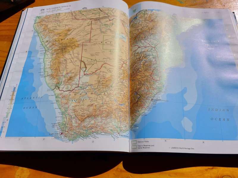First Edition 2005 Philips Universal Atlas of the World: Hard Outer Case and Hard Cover Binding