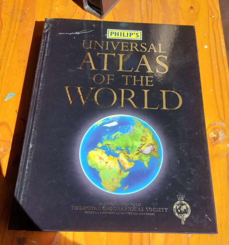 First Edition 2005 Philips Universal Atlas of the World: Hard Outer Case and Hard Cover Binding