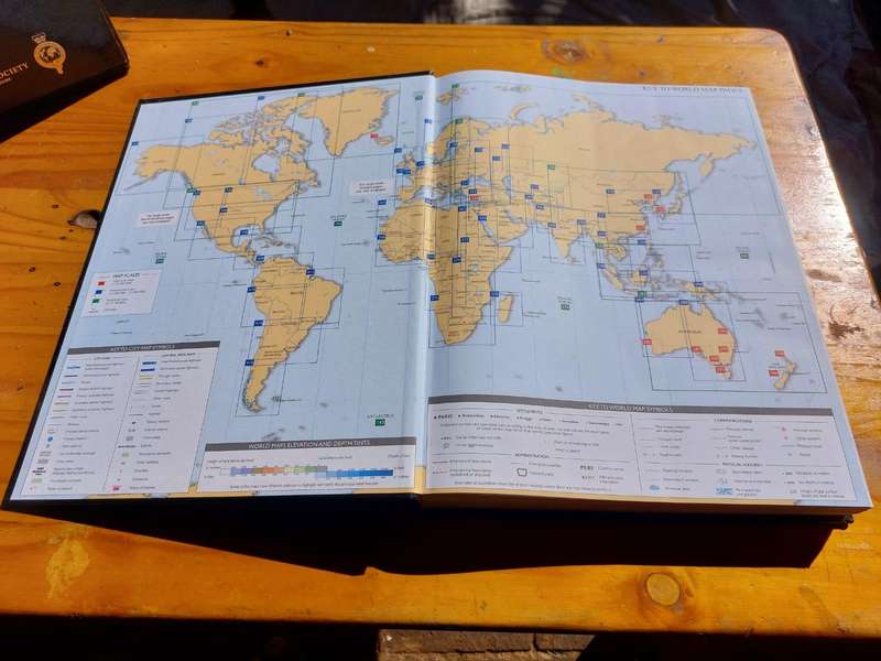 First Edition 2005 Philips Universal Atlas of the World: Hard Outer Case and Hard Cover Binding