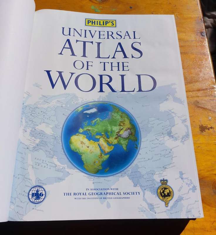 First Edition 2005 Philips Universal Atlas of the World: Hard Outer Case and Hard Cover Binding