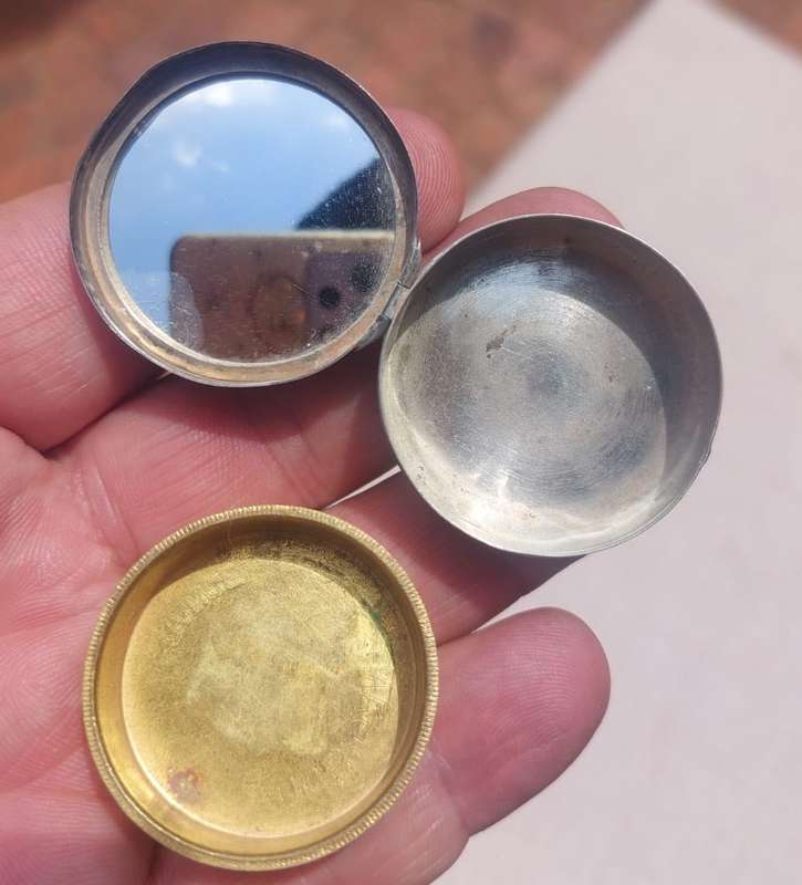 Vintage French Houbigant 835 Silver Ladies Powder Compact with Mirror and Brass Insert Total 22g