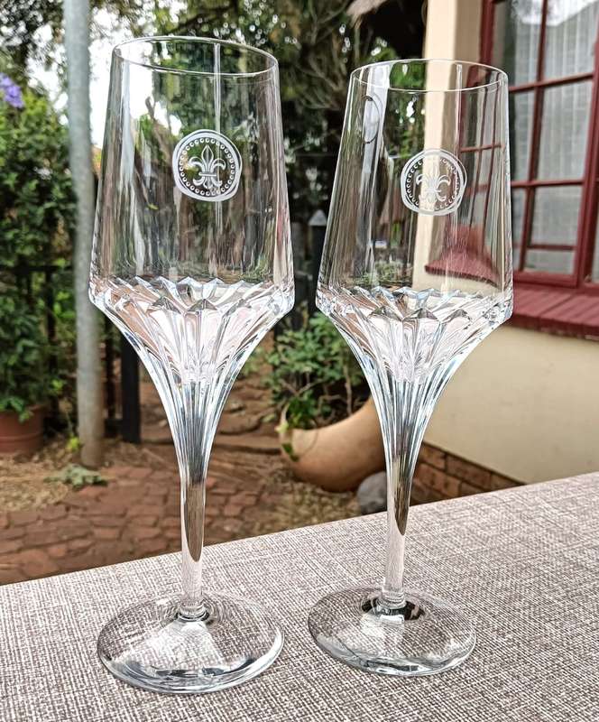 Two Remy Martin Louis VIII Cognac Glasses  Uniquely Hand Blown  Not Easy to Get!