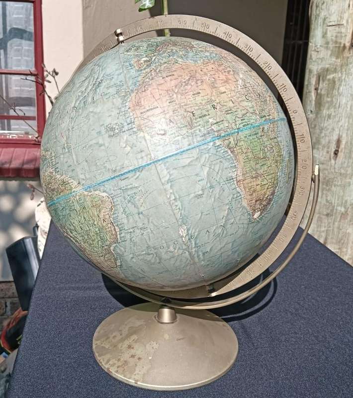 Large Replogle Globe Chicago USA Circa 1965-1971 with Raised 3D Mountains 30cm Diam