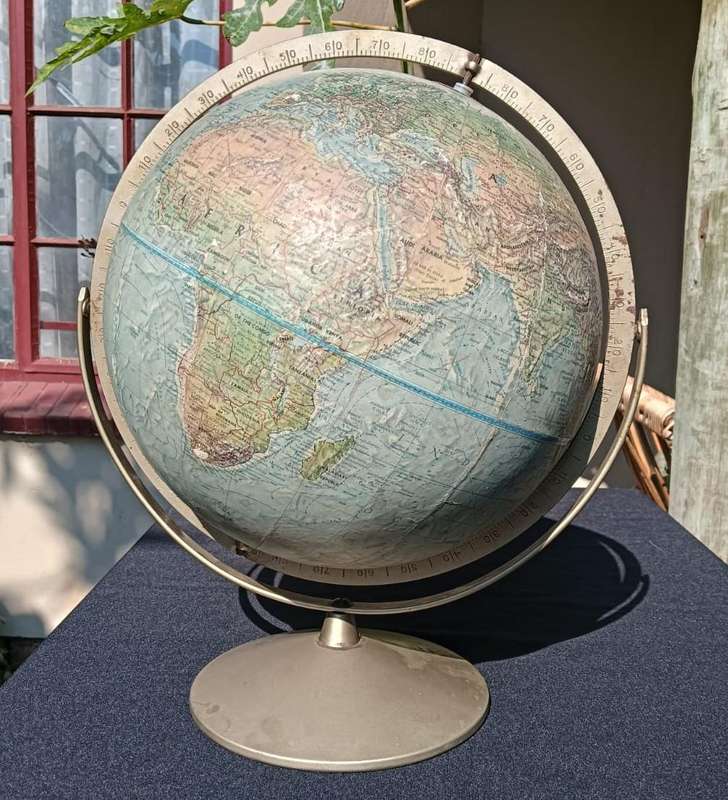 Large Replogle Globe Chicago USA Circa 1965-1971 with Raised 3D Mountains 30cm Diam