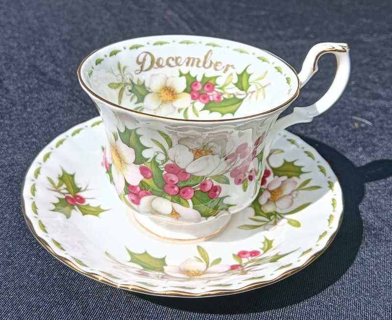 Royal Albert Flower of the Month Dec Christmas Rose Duo Boxed In Mint Condition