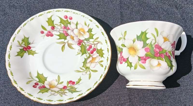 Royal Albert Flower of the Month Dec Christmas Rose Duo Boxed In Mint Condition