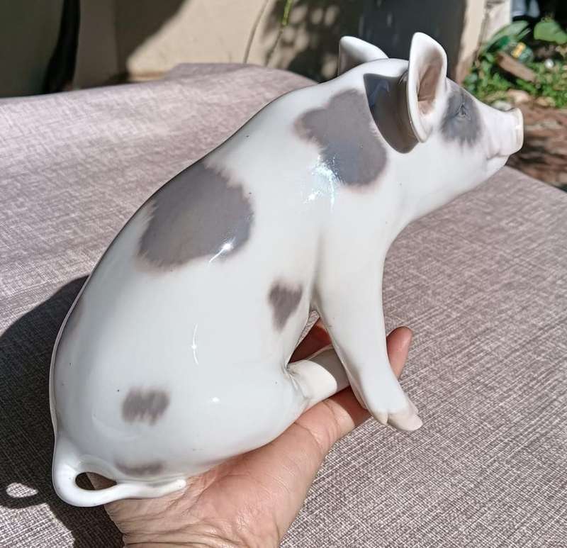 Royal Copenhagen Denmark 1935 Sitting Pig Figurine No 414 - 90 years Old! - In Perfect Condition!