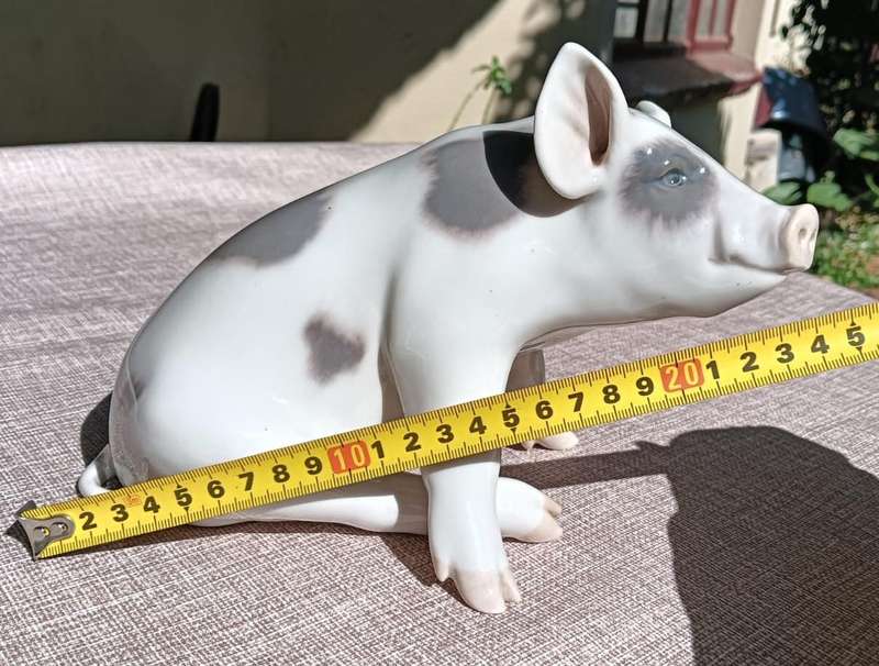 Royal Copenhagen Denmark 1935 Sitting Pig Figurine No 414 - 90 years Old! - In Perfect Condition!