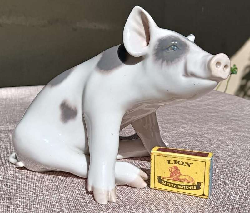 Royal Copenhagen Denmark 1935 Sitting Pig Figurine No 414 - 90 years Old! - In Perfect Condition!