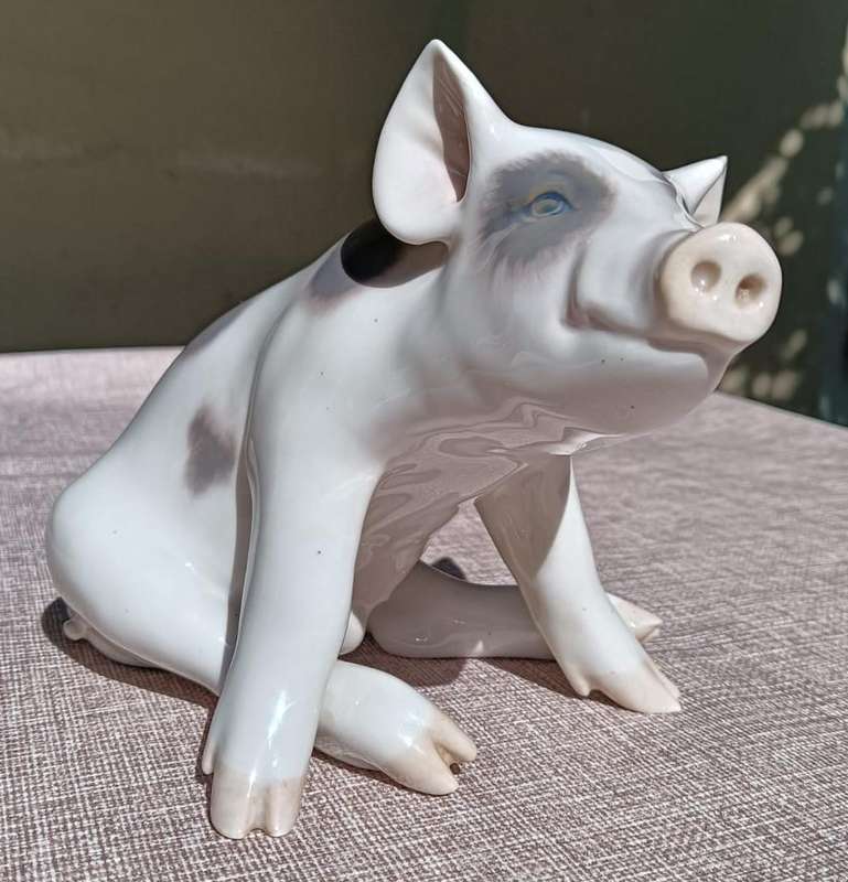 Royal Copenhagen Denmark 1935 Sitting Pig Figurine No 414 - 90 years Old! - In Perfect Condition!