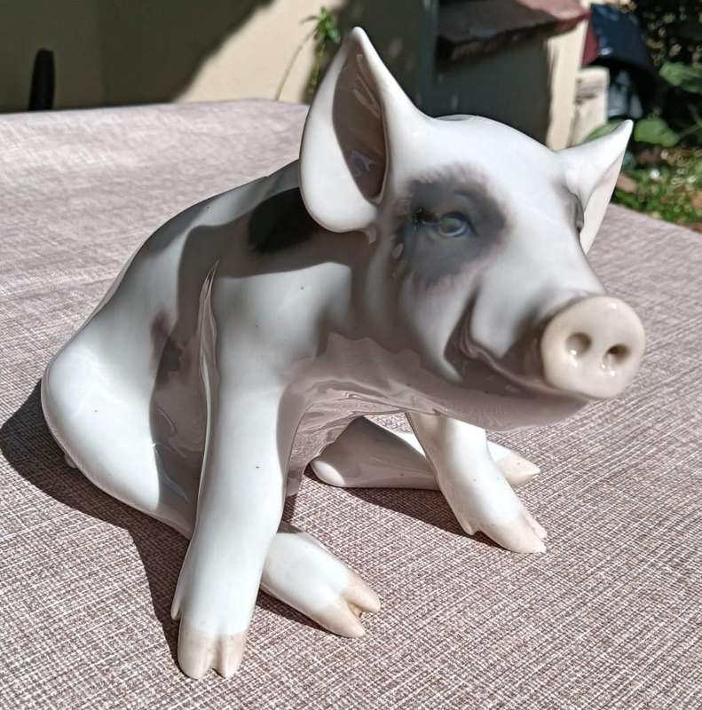 Royal Copenhagen Denmark 1935 Sitting Pig Figurine No 414 - 90 years Old! - In Perfect Condition!