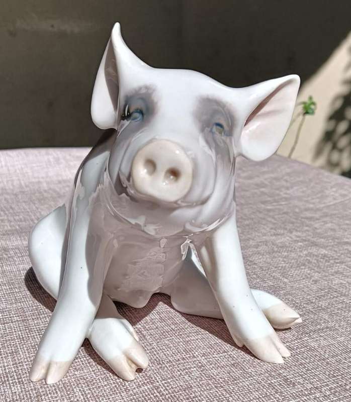 Royal Copenhagen Denmark 1935 Sitting Pig Figurine No 414 - 90 years Old! - In Perfect Condition!