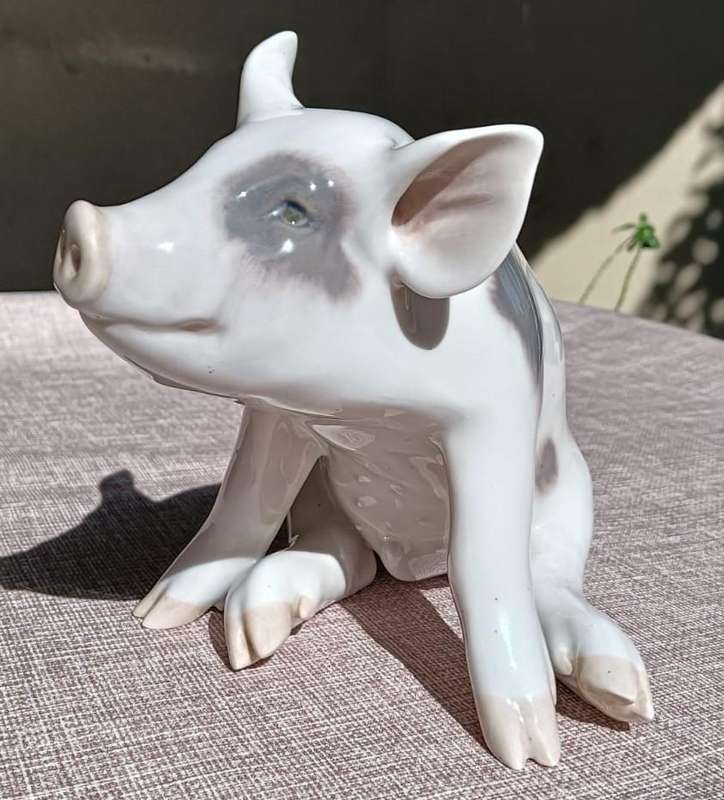 Royal Copenhagen Denmark 1935 Sitting Pig Figurine No 414 - 90 years Old! - In Perfect Condition!