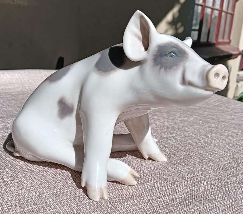 Royal Copenhagen Denmark 1935 Sitting Pig Figurine No 414 - 90 years Old! - In Perfect Condition!