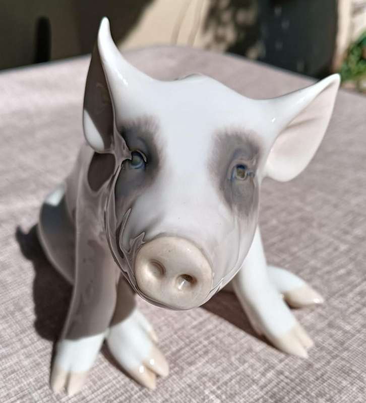 Royal Copenhagen Denmark 1935 Sitting Pig Figurine No 414 - 90 years Old! - In Perfect Condition!
