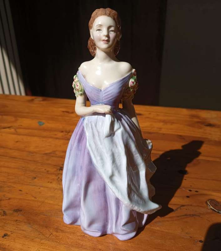 Royal Doulton Jacqueline Figurine HN2000 Scarce (Issued 1947 Retired 1951) Modelled Leslie Harradine