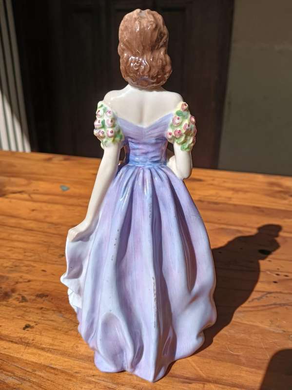 Royal Doulton Jacqueline Figurine HN2000 Scarce (Issued 1947 Retired 1951) Modelled Leslie Harradine