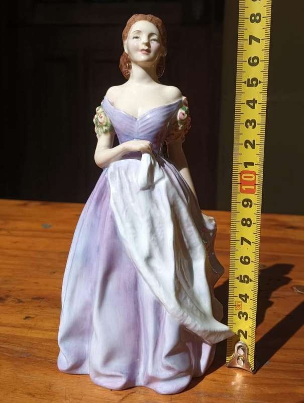 Royal Doulton Jacqueline Figurine HN2000 Scarce (Issued 1947 Retired 1951) Modelled Leslie Harradine
