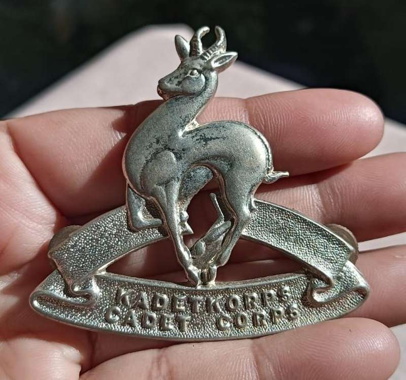 Vintage (1970-1990) South African KADETKORPS / CADET CORPS Cap Badge (Colins 2967)
