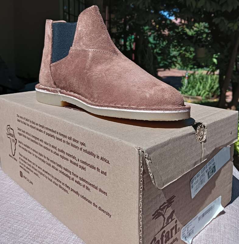 Pair of BATA Ladies Safari Voyage Chelsea Style Leather Boots Size 6 As New Boxed