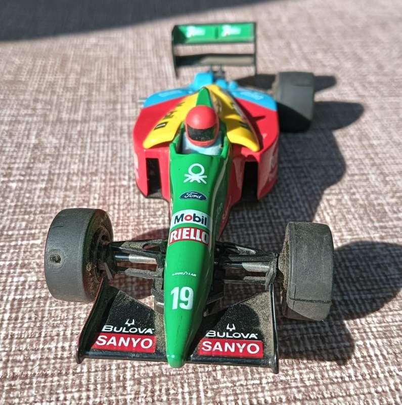 Scalextric Benetton Ford B189 F1 Slot Car 1992 Allessandro Nanini  Missing One Goodyear Tyre