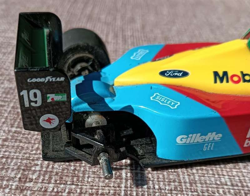 Scalextric Benetton Ford B189 F1 Slot Car 1992 Allessandro Nanini  Missing One Goodyear Tyre