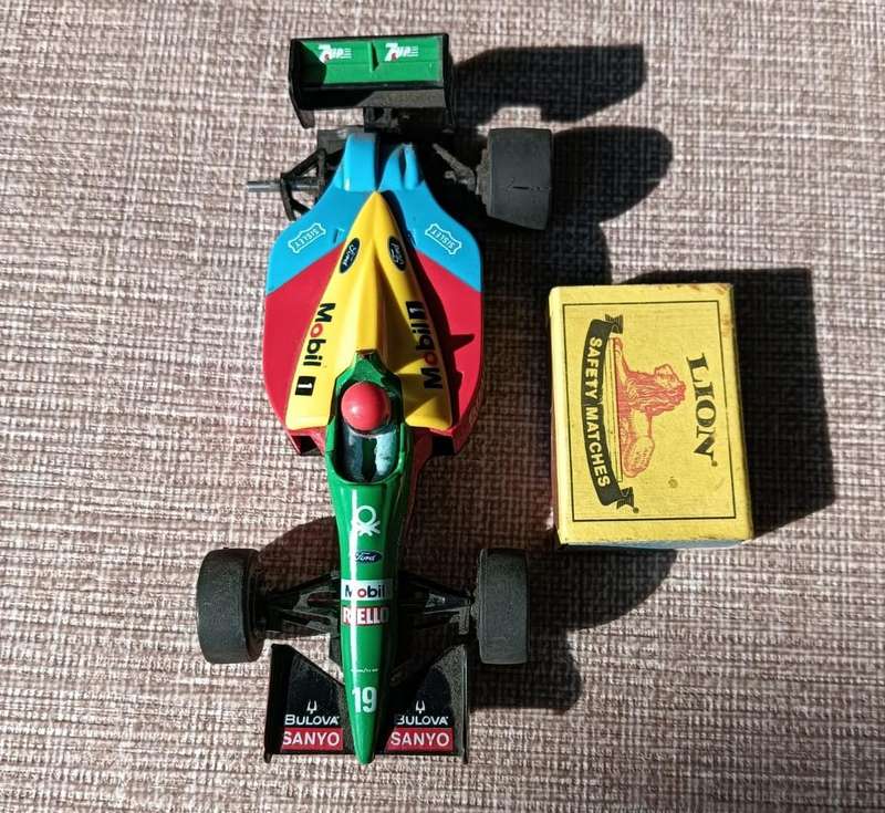 Scalextric Benetton Ford B189 F1 Slot Car 1992 Allessandro Nanini  Missing One Goodyear Tyre