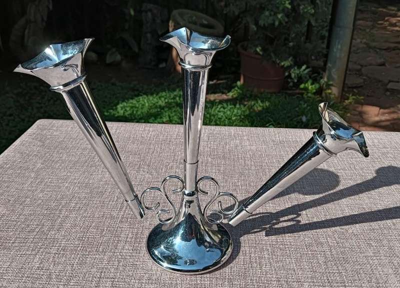 Vintage 3 Horn Floral Silverplated Epergne Dining Table Centerpiece In Good Condition