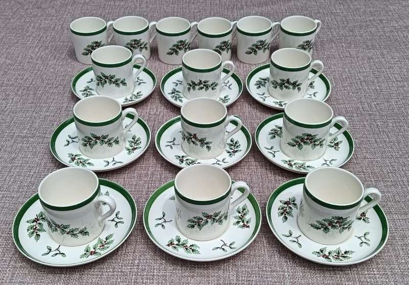 Spode England Christmas Tree Pattern (1938-2008) 15 Demitasse Espresso Cups and 9 Saucers