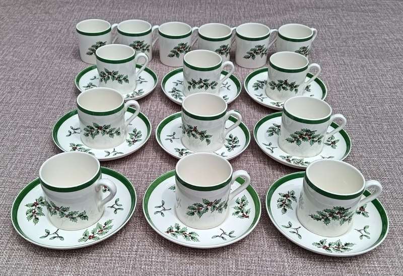 Spode England Christmas Tree Pattern (1938-2008) 15 Demitasse Espresso Cups and 9 Saucers