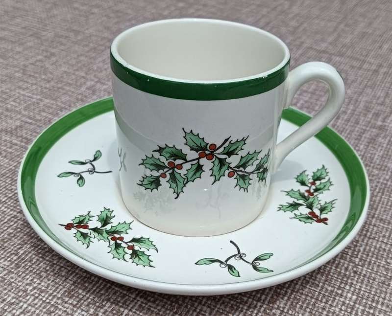 Spode England Christmas Tree Pattern (1938-2008) 15 Demitasse Espresso Cups and 9 Saucers