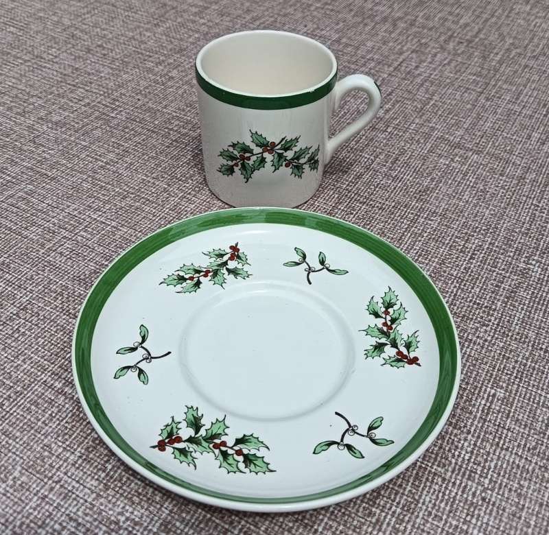 Spode England Christmas Tree Pattern (1938-2008) 15 Demitasse Espresso Cups and 9 Saucers