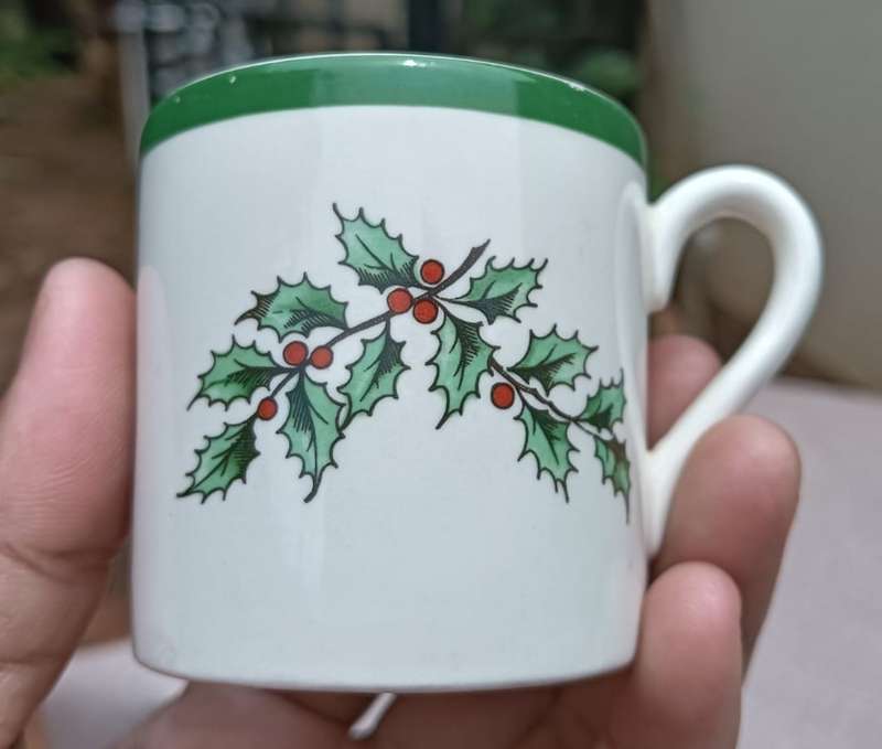 Spode England Christmas Tree Pattern (1938-2008) 15 Demitasse Espresso Cups and 9 Saucers