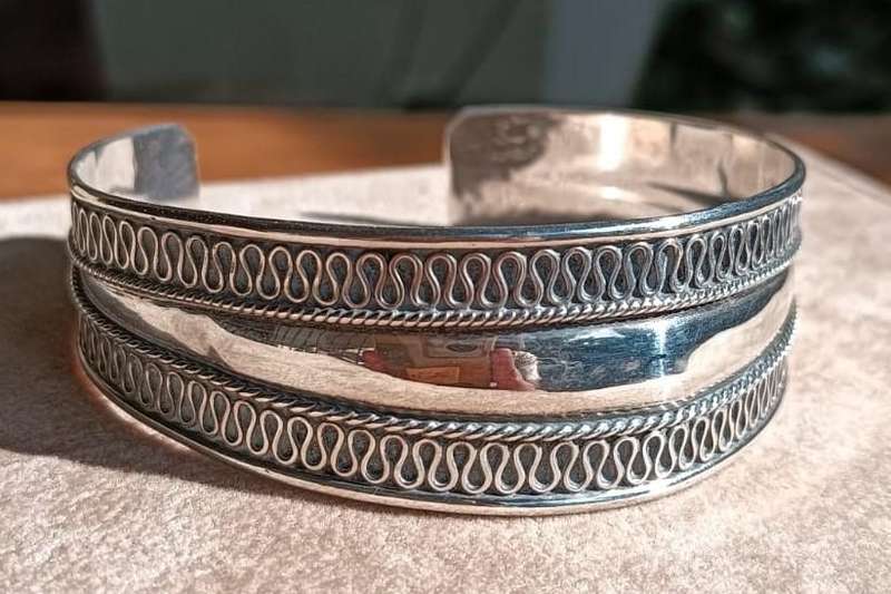 Sterling Silver 16.97g Bangle with Intricate Celtic Knot Design