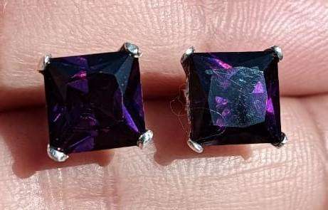 Beautiful Pair of Sterling Silver and Purple Rhinestone Stud Earrings 3.1g