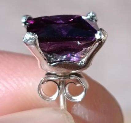Beautiful Pair of Sterling Silver and Purple Rhinestone Stud Earrings 3.1g
