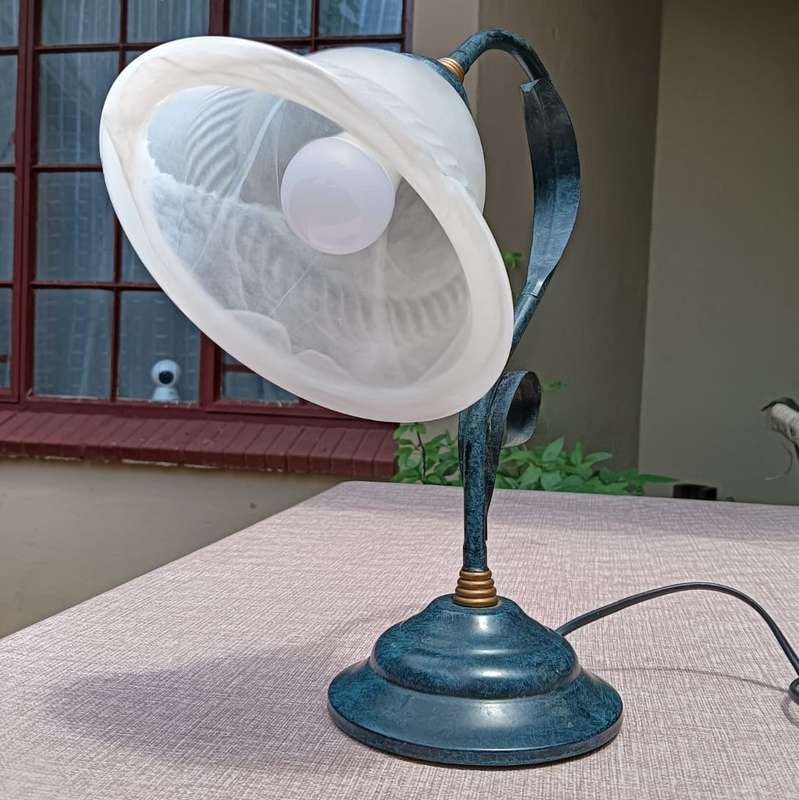 Cool Flower Style Study Lamp  Metal Stand with leaves  Frosted Glass Lampshade  Working 100%