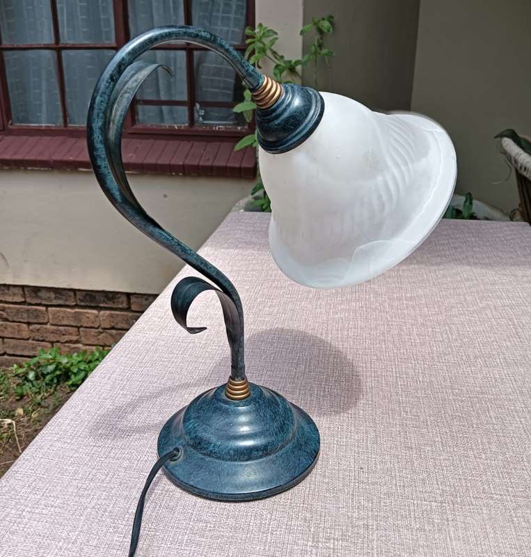 Cool Flower Style Study Lamp  Metal Stand with leaves  Frosted Glass Lampshade  Working 100%
