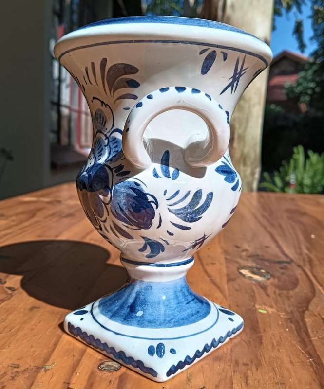 De Delftse Pauw (The Delft Peacock: 1954-2020) Two Handled Classical Greek Type Vase 15cm High