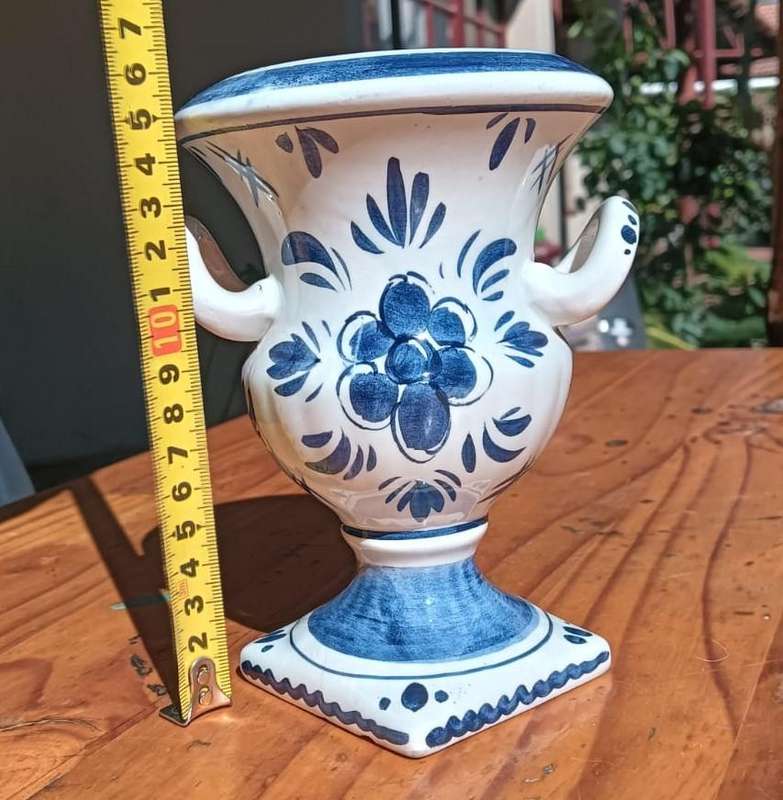 De Delftse Pauw (The Delft Peacock: 1954-2020) Two Handled Classical Greek Type Vase 15cm High