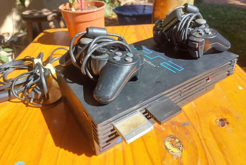 Sony Playstation 2 Fat Console Model 30002 Working with 2 Controllers and Fifa 10 Game