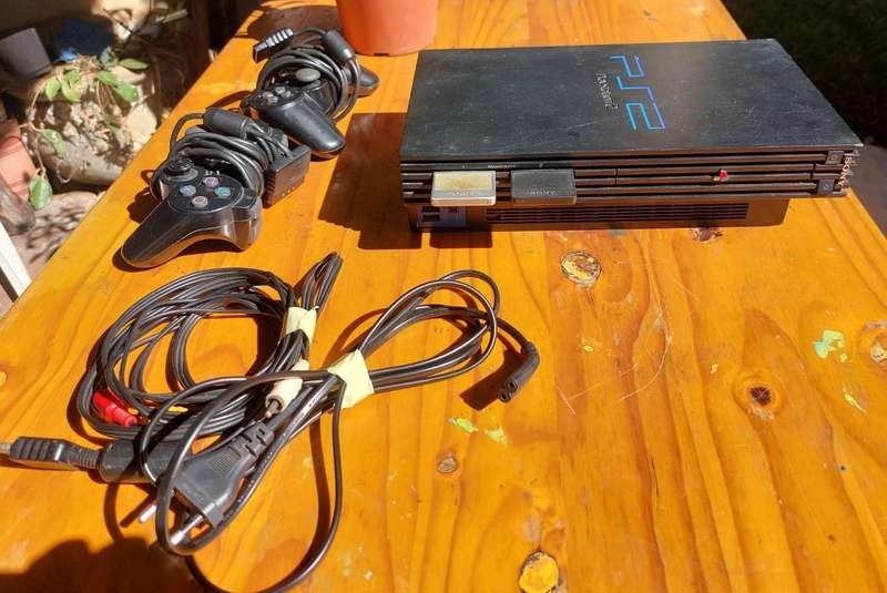 Sony Playstation 2 Fat Console Model 30002 Working with 2 Controllers and Fifa 10 Game