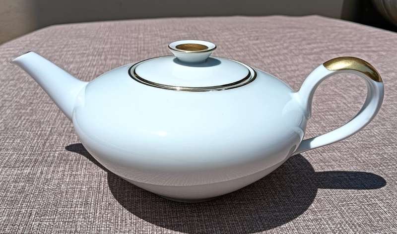 Thomas Germany 1960s Famous Medaillon Pattern Lidded White Tang Po Shaped Teapot with Gold Trimmings