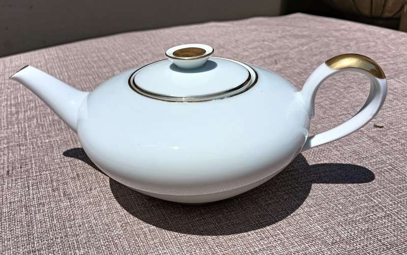 Thomas Germany 1960s Famous Medaillon Pattern Lidded White Tang Po Shaped Teapot with Gold Trimmings