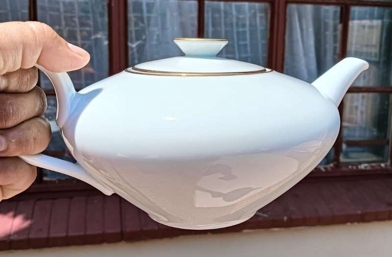 Thomas Germany 1960s Famous Medaillon Pattern Lidded White Tang Po Shaped Teapot with Gold Trimmings